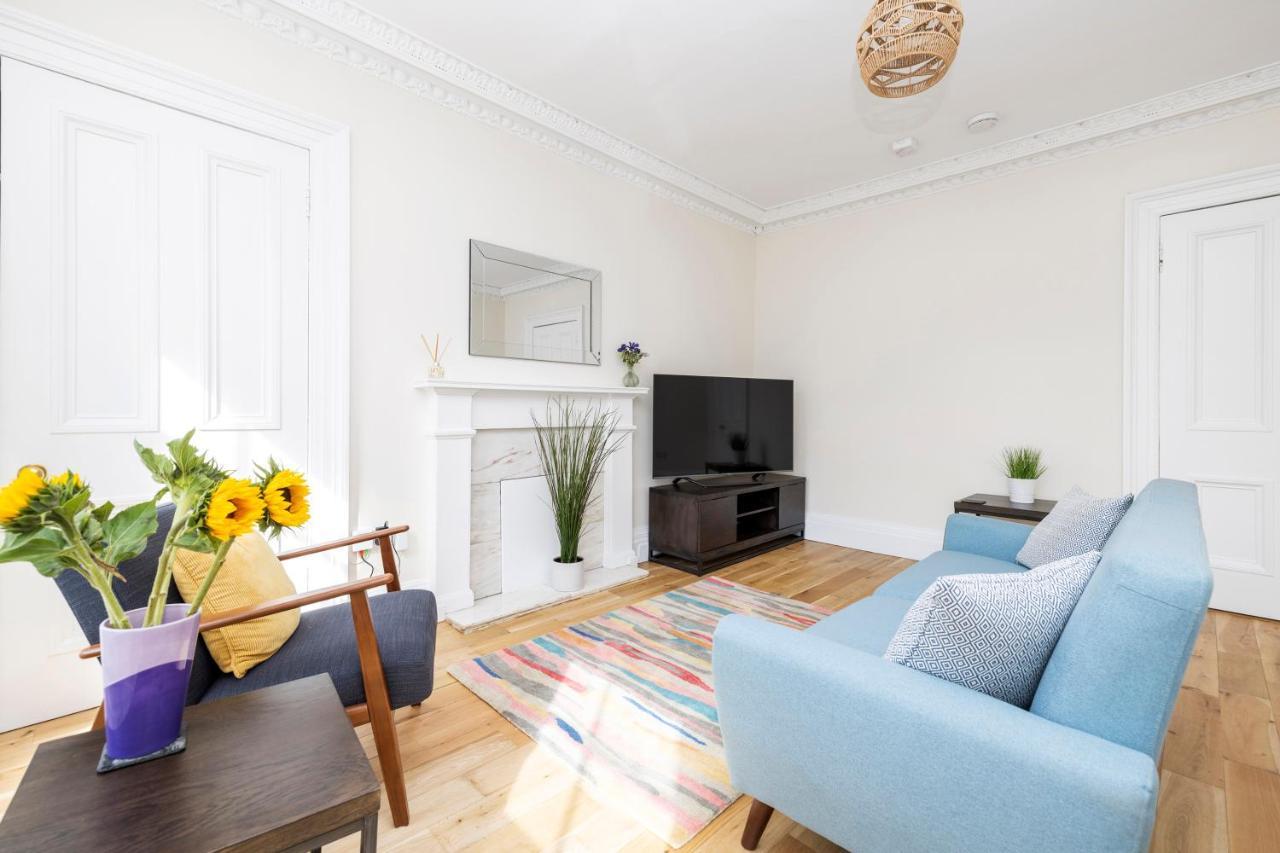 2 bedroom apartment on Peebles High Street Buitenkant foto